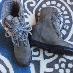 Sorel shearling wedge